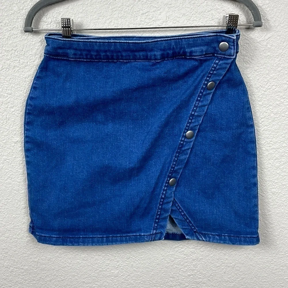 Free People We The Free Notched Denim Mini Skirt Asymmetric Snap Blue Jean Sz 6